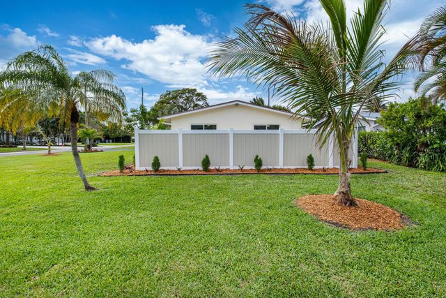 2611 NE 16th Street, Pompano Beach, FL 33062