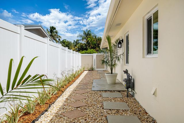 2611 NE 16th Street, Pompano Beach, FL 33062