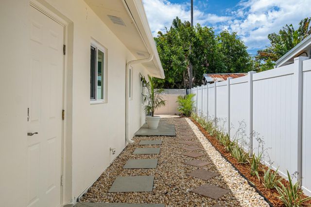 2611 NE 16th Street, Pompano Beach, FL 33062