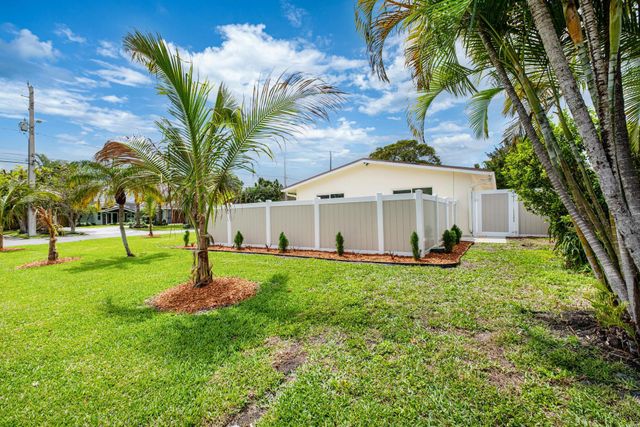 2611 NE 16th Street, Pompano Beach, FL 33062