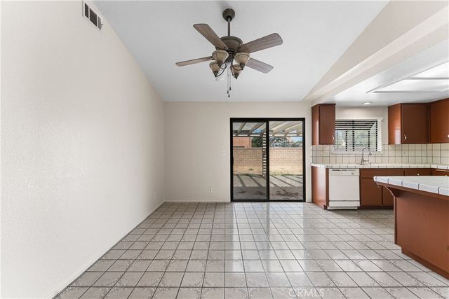 2427 Oakcrest, Palmdale, CA 93550