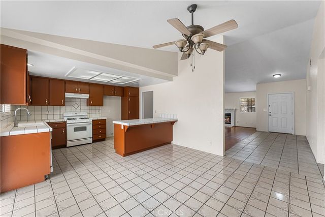 2427 Oakcrest, Palmdale, CA 93550