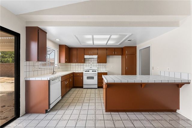 2427 Oakcrest, Palmdale, CA 93550