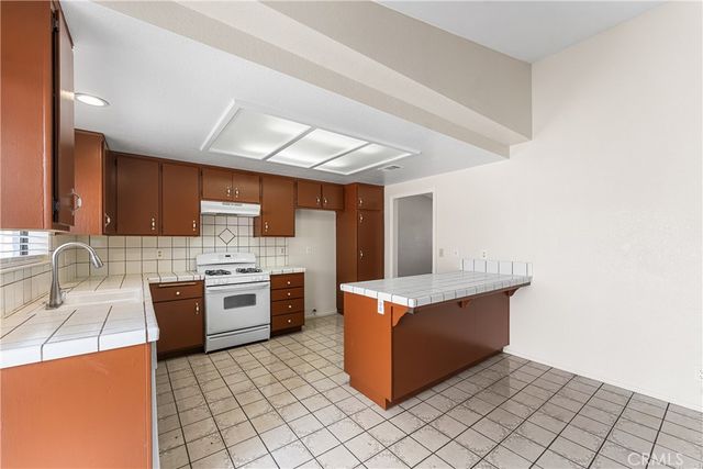 2427 Oakcrest, Palmdale, CA 93550