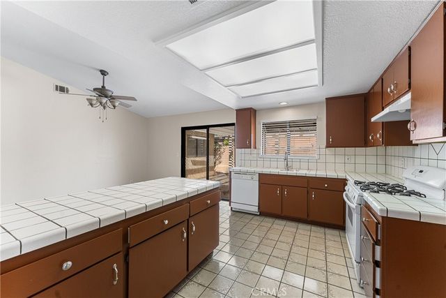 2427 Oakcrest, Palmdale, CA 93550