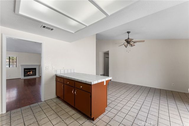 2427 Oakcrest, Palmdale, CA 93550