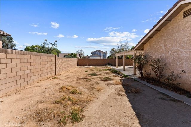 2427 Oakcrest, Palmdale, CA 93550