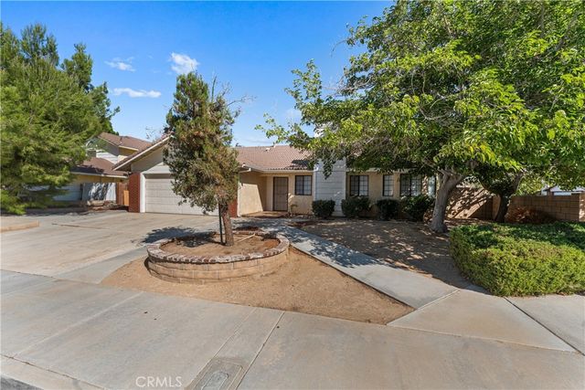 2427 Oakcrest, Palmdale, CA 93550