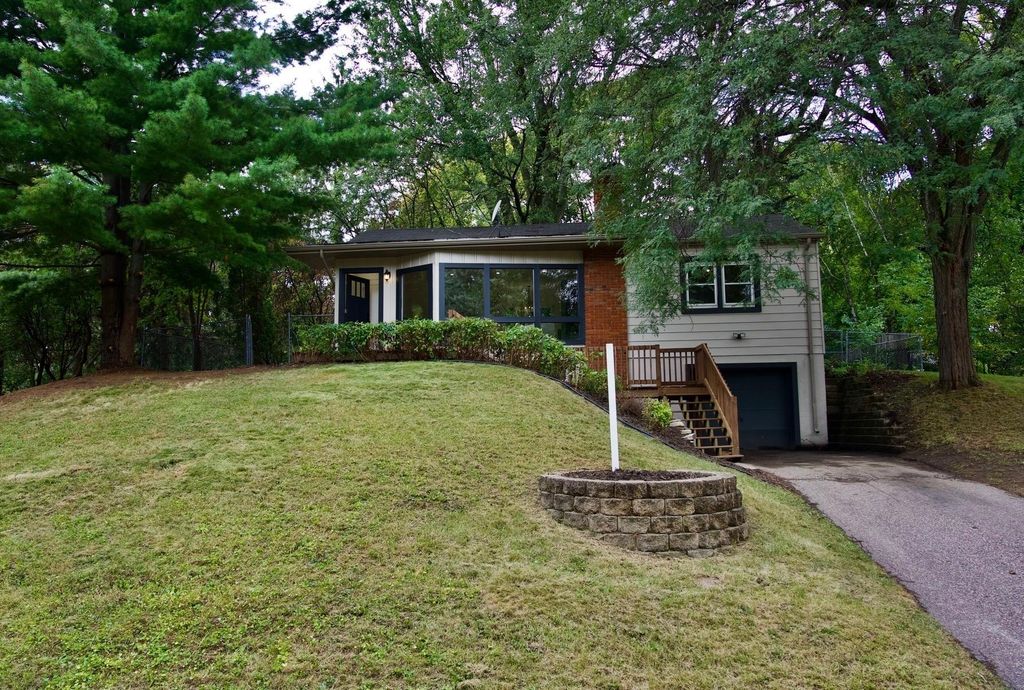 3115 Kyle Avenue N, Golden Valley, MN 55422