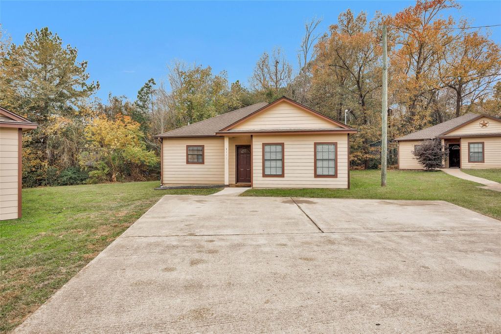 3129 Molly Drive, Huntsville, TX 77340