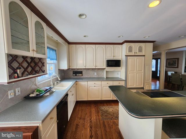 520 GALE RD, Camp Hill, PA 17011