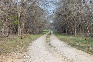 1144 Treetop LN, Luling, TX 78648