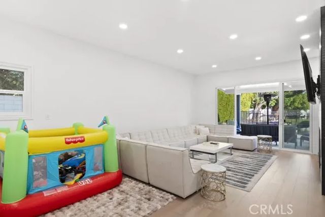 9514 Oakridge Place, Chatsworth, CA 91311