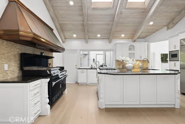 9514 Oakridge Place, Chatsworth, CA 91311