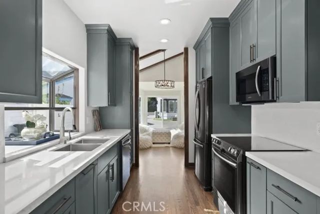 9514 Oakridge Place, Chatsworth, CA 91311