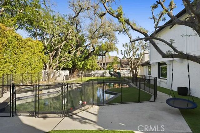 9514 Oakridge Place, Chatsworth, CA 91311