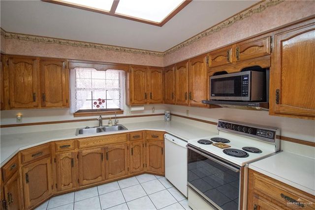 1419 Leo Street, Mission, TX 78572