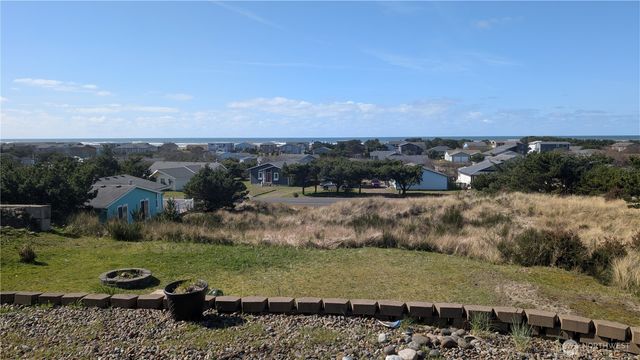 32805 J Place, Ocean Park, WA 98640