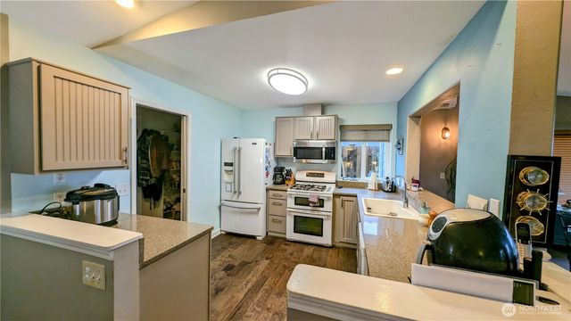 32805 J Place, Ocean Park, WA 98640