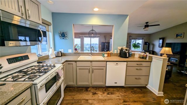 32805 J Place, Ocean Park, WA 98640