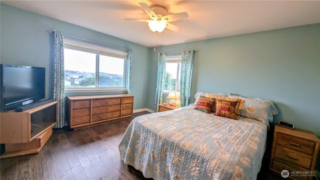 32805 J Place, Ocean Park, WA 98640