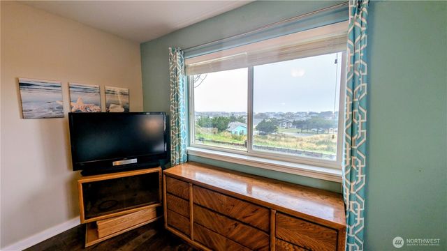 32805 J Place, Ocean Park, WA 98640