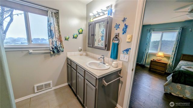 32805 J Place, Ocean Park, WA 98640