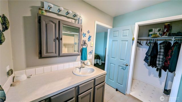 32805 J Place, Ocean Park, WA 98640