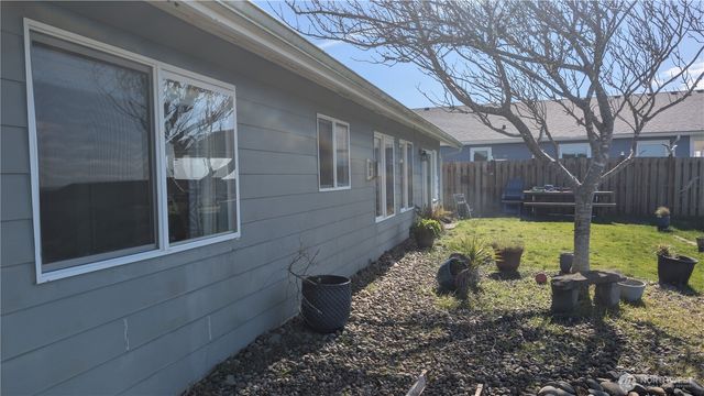 32805 J Place, Ocean Park, WA 98640