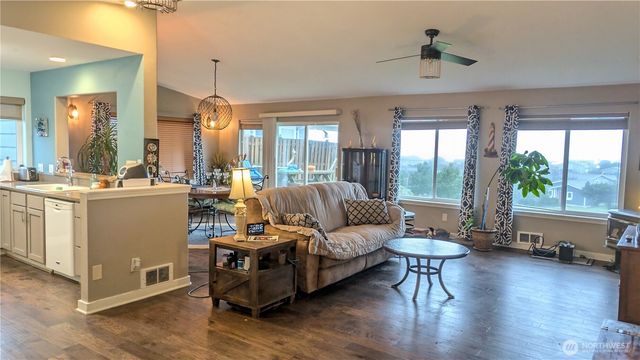 32805 J Place, Ocean Park, WA 98640