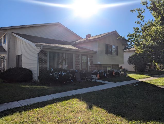2S758 Winchester Circle 3, Warrenville, IL 60555