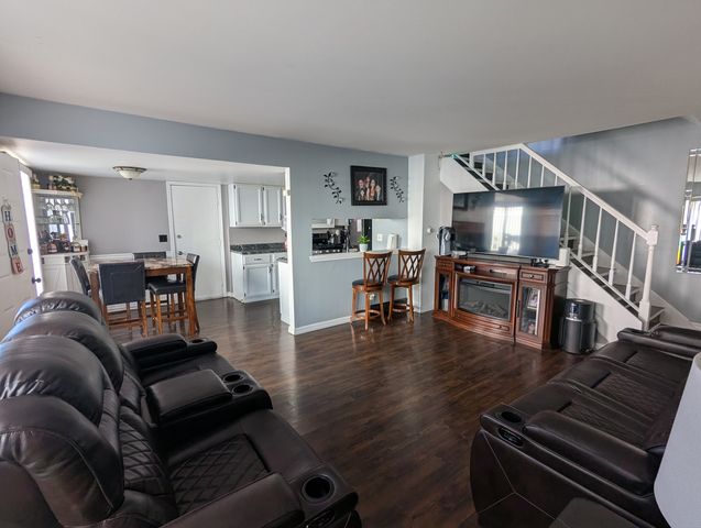 2S758 Winchester Circle 3, Warrenville, IL 60555