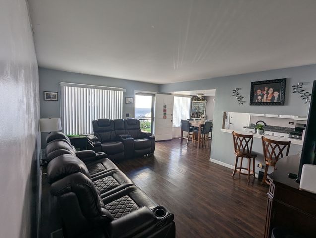 2S758 Winchester Circle 3, Warrenville, IL 60555