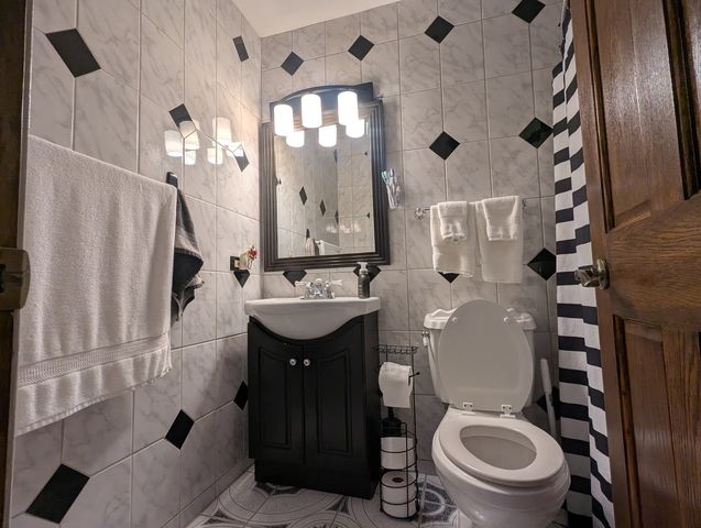 2S758 Winchester Circle 3, Warrenville, IL 60555