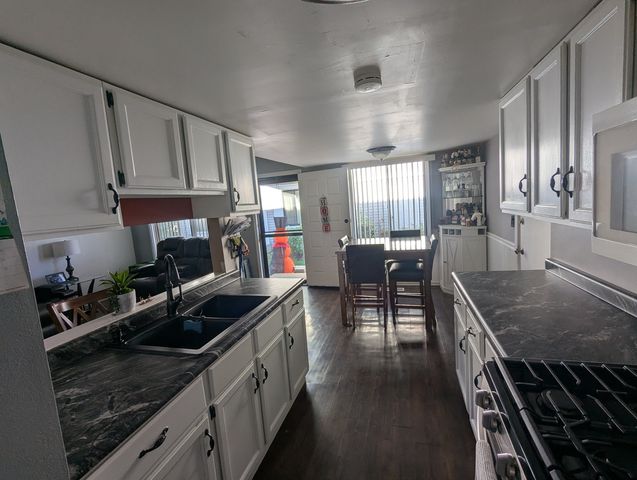 2S758 Winchester Circle 3, Warrenville, IL 60555