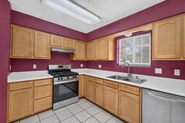 21 Shadow View Road, Los Lunas, NM 87031
