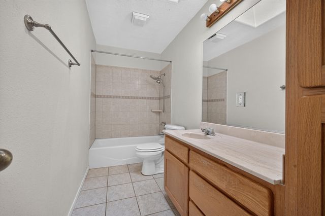21 Shadow View Road, Los Lunas, NM 87031