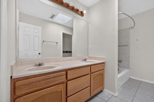 21 Shadow View Road, Los Lunas, NM 87031