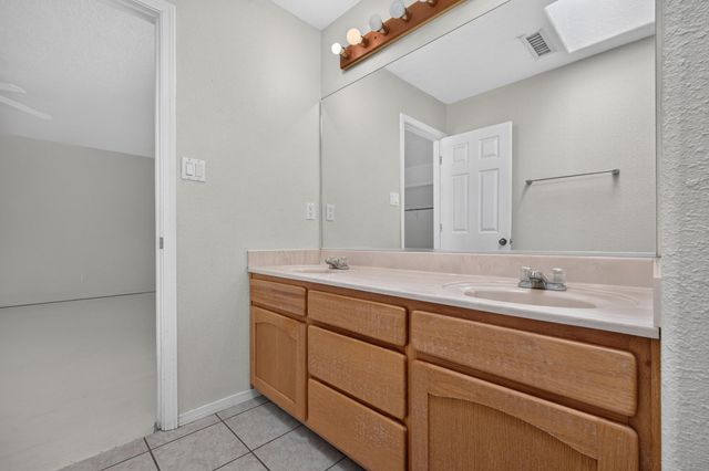21 Shadow View Road, Los Lunas, NM 87031