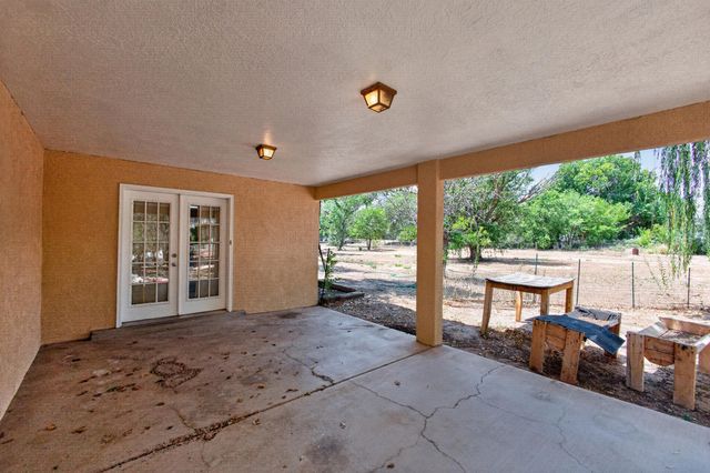 21 Shadow View Road, Los Lunas, NM 87031
