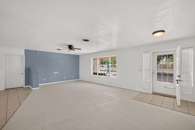 21 Shadow View Road, Los Lunas, NM 87031