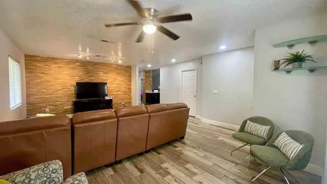1044 NIN STREET, Orlando, FL 32835