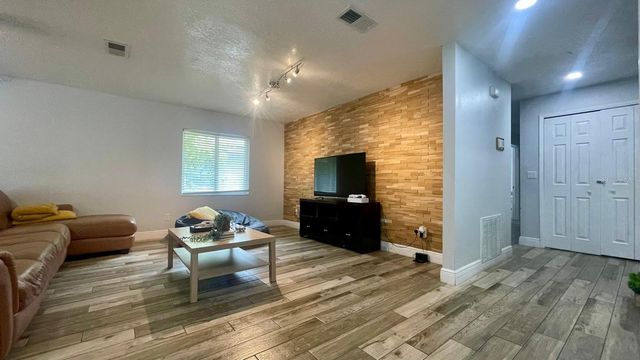 1044 NIN STREET, Orlando, FL 32835