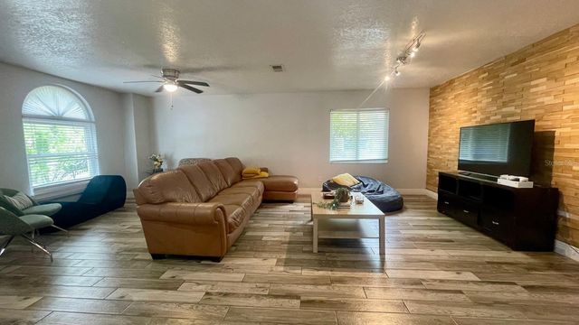 1044 NIN STREET, Orlando, FL 32835