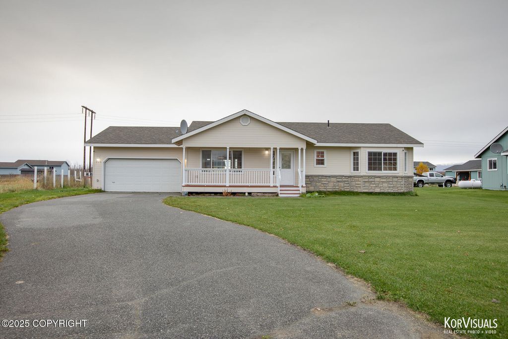 223 N Angus Loop, Palmer, AK 99645