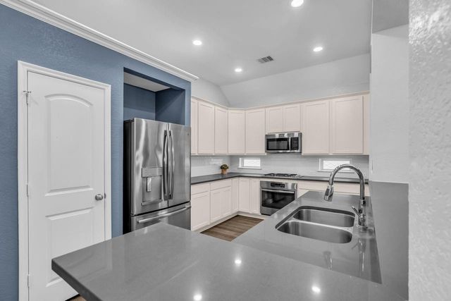 14320 N Summerchase Circle, Willis, TX 77318