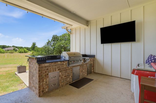 533 S Sugartree Drive, Lipan, TX 76462