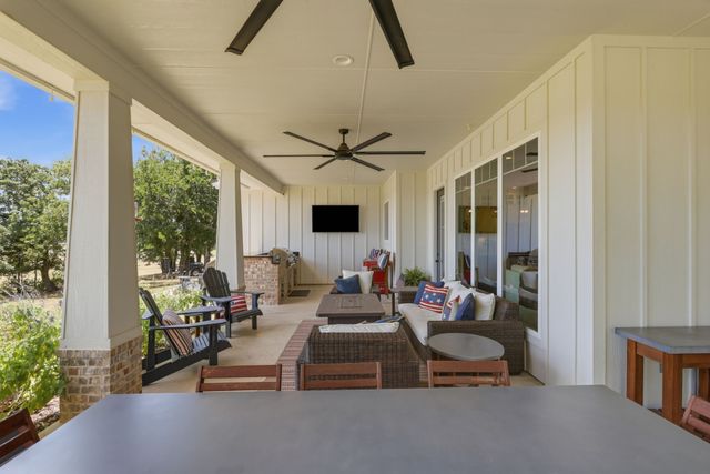 533 S Sugartree Drive, Lipan, TX 76462