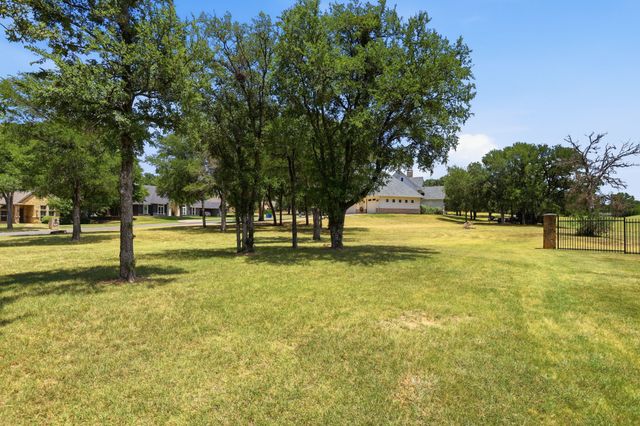 533 S Sugartree Drive, Lipan, TX 76462
