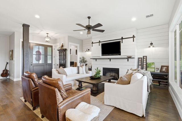 533 S Sugartree Drive, Lipan, TX 76462